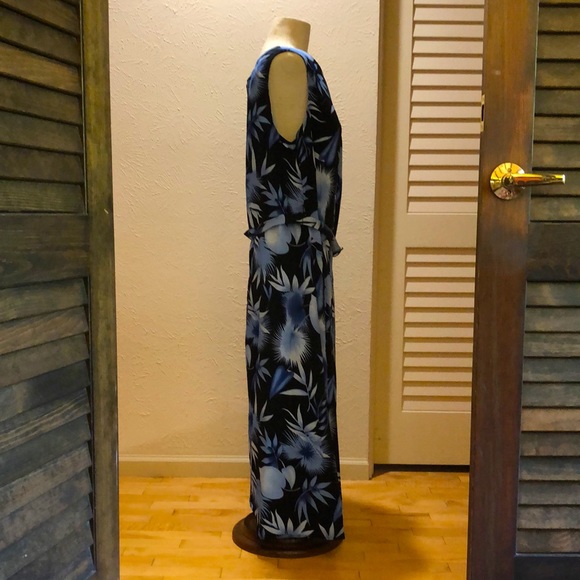 Navy and Light Blue Sleeveless Dress - Picture 5 of 9